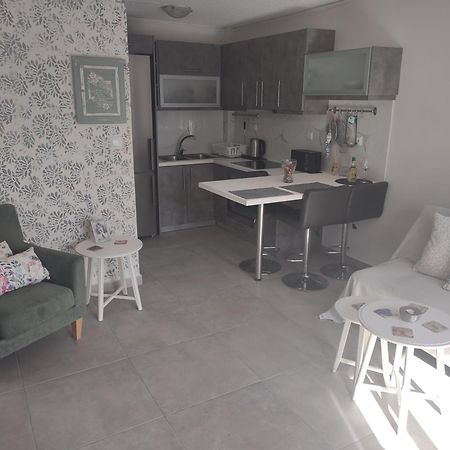 Irida Holiday Apartments Stoupa Bagian luar foto