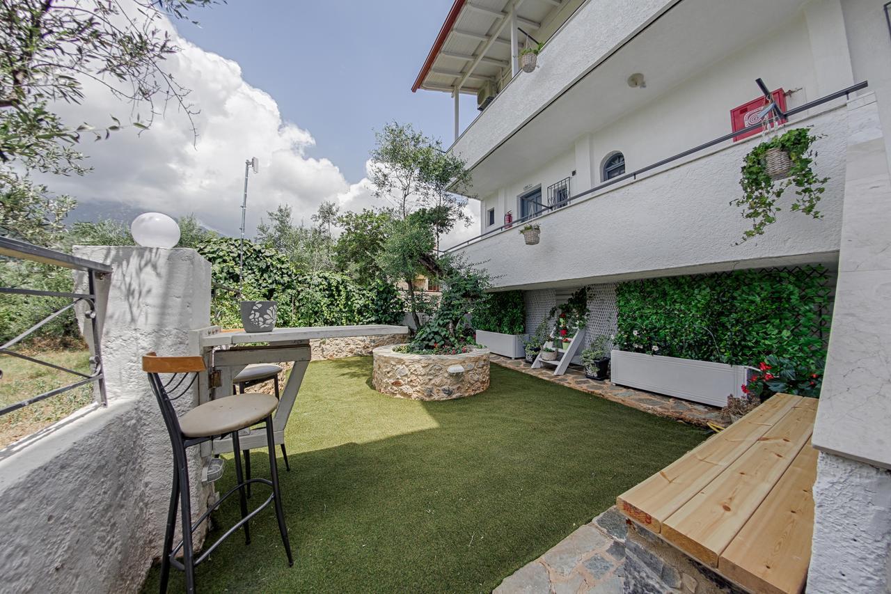 Irida Holiday Apartments Stoupa Bagian luar foto