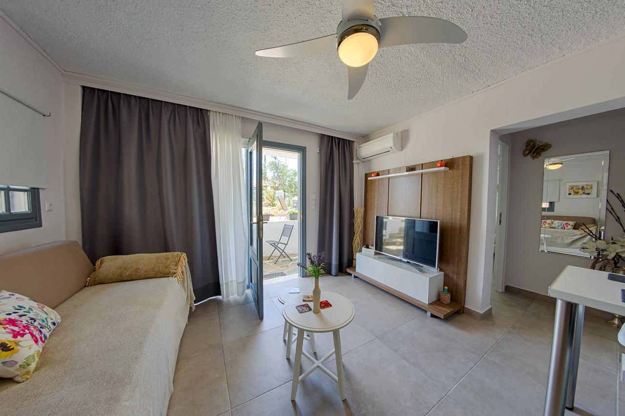 Irida Holiday Apartments Stoupa Bagian luar foto