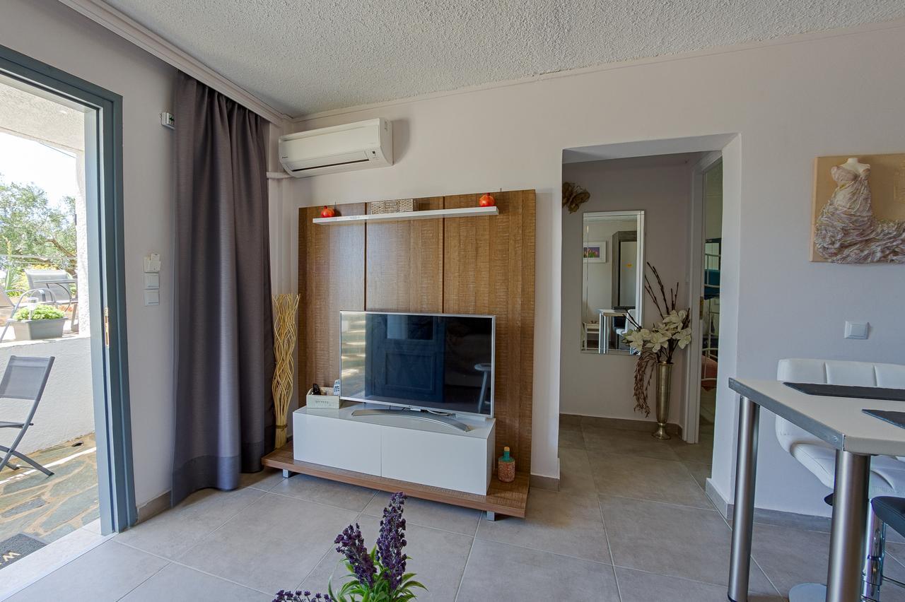 Irida Holiday Apartments Stoupa Bagian luar foto